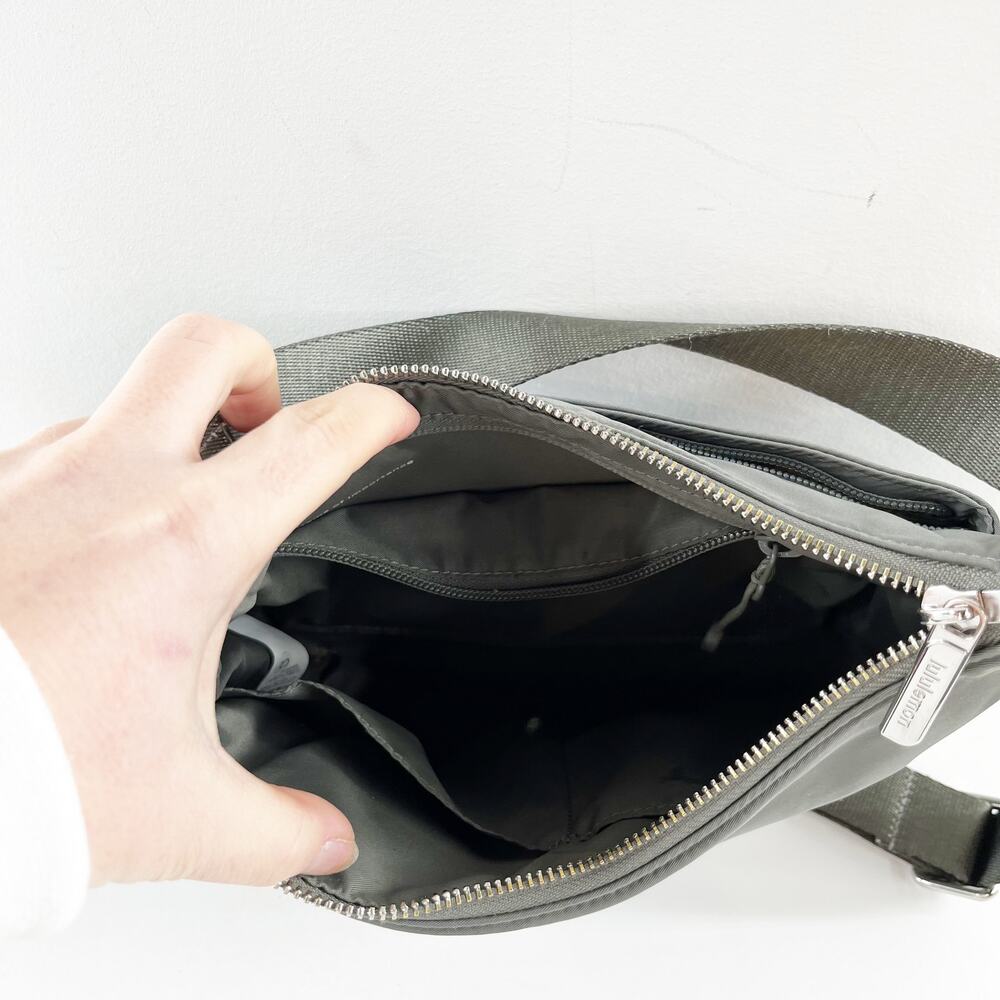 Lululemon Mini Adjustable Shoulder Bag Purse 3l S… - image 2